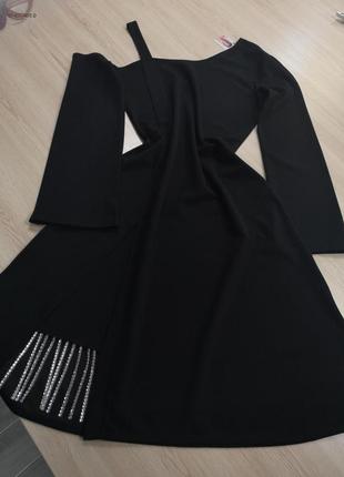 Стильное платье со стразами