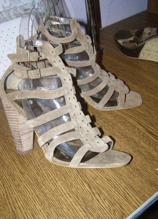 Рр 40 - 25,7 см нові стильні босоніжки від andre