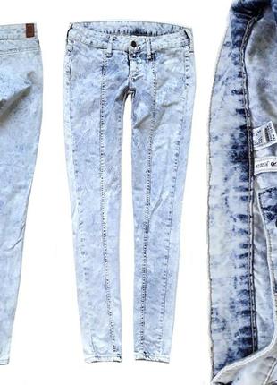 Стильні джинси з модними поздовжніми швами