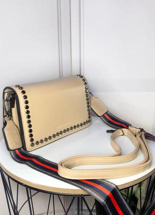 Сумка мини с заклепками,бежевая,charles & keith