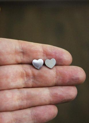 Серьги гвоздики в стиле минимализм унисекс сталь геометрия сердце сердечко2 фото