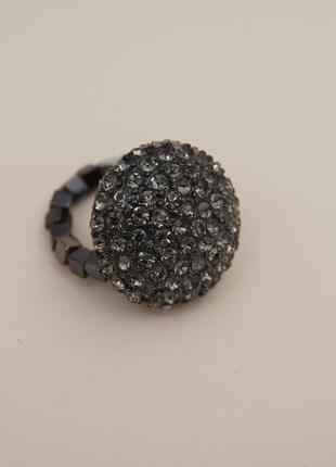 Кольцо купольное стрейч цвета графит // сундук с сокровищами