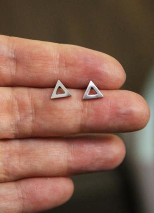 Серьги гвоздики в стиле минимализм унисекс сталь геометрия треугольник1 фото