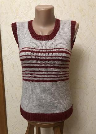 Жилет вязанный