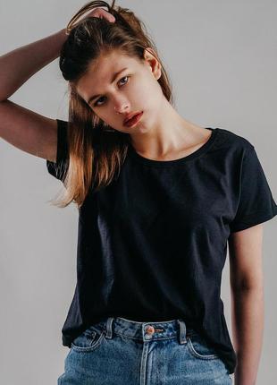 Базова чорна жіноча футболка 100% бавовна (25 кольорів)6 фото