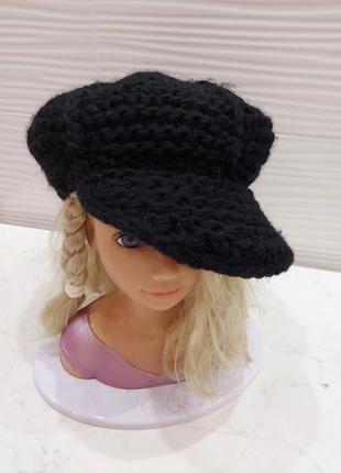 Жіноча кепі великої в'язки з козирком чорна