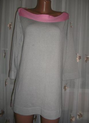 Вязаный свитер в серо-розовых тонах