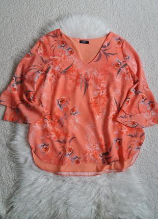 Блуза в квітковий принт з воланами на рукавах