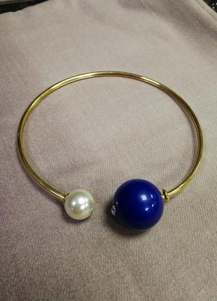 Оригинальное колье чокер подвеска с крупными бусинкам синия и бедая