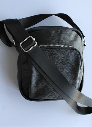 Мужская сумка "toro" среднего размера из натуральной кожи черная7 фото