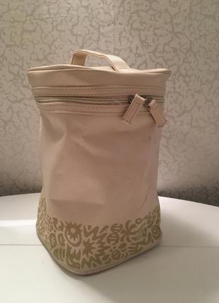 Вместителтная непромокаємий косметичка 22*14*14