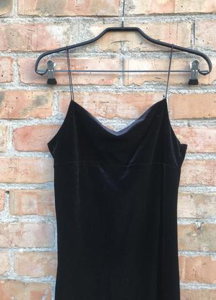 Велюровое бархатное черное платье с разрезом little black dress3 фото