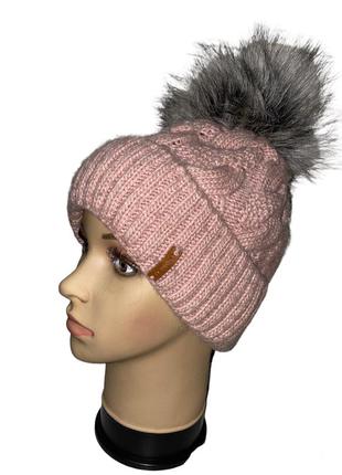 Женская тёплая вязаная шапка на флисе с мехом  цвет нежно розовая пудра  нюд2 фото