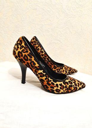 Брендові туфлі на високому каблуці леопардове забарвлення чорна коричнева бежева жіночі замшеві
