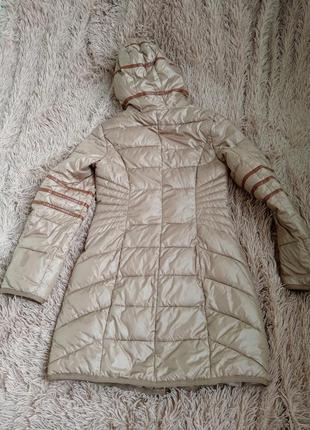 Кофейная куртка курточка с капюшоном стильная модная удлиненная зимняя зимова тепла тёплая теплая коричневая удлиненная удлинённая подовжена10 фото