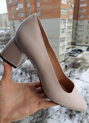 Нежные базовые лаковые туфли zara