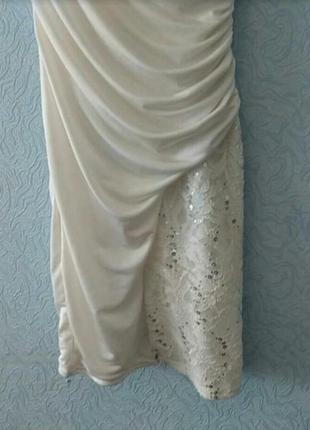 Белое платье с драпировкой пайетками и кружевными вставками,3 фото