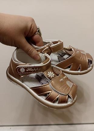 Золотые босоножки кошечки сандали