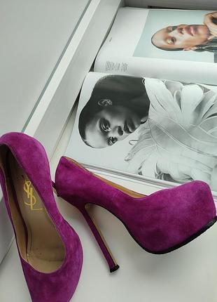 Замшевые розовые туфли ysl yves saint laurent фуксия