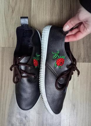 Кеды с цветочной нашивкой от moli 🌹