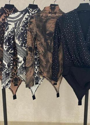 Неймовірної краси люксові боді,модний принт, камені,декольтэ.