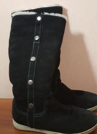 Классные женские фирменные замшевые черные сапоги бренда carnaby