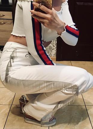Нарядные широкие белые джинсы с бахромой из цепочек оригинал