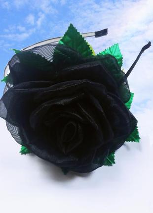 Металевий обідок з чорною трояндою з органзи, обруч, прикраса на волосся