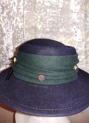 Винтажная шляпа в охотничьем стиле с плбмажем из перьев и роговыми пуговицами mayser modell2 фото