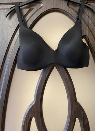Класний чорний бюстгальтер