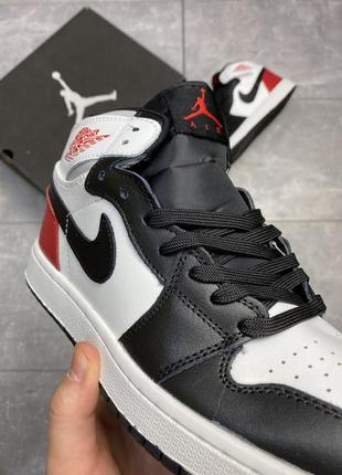 Мужские кожаные высокие кроссовки nike air jordan 1 mid se черно-белые с красным 🆕