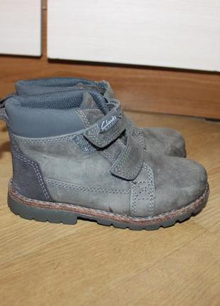 Натуральні черевики , ботинки с потертостями clarcs