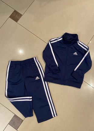 Костюм adidas на 2р