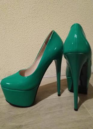 Туфли женские зелёные ласковые на высоком каблуке caramello