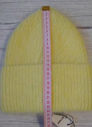 Жёлтая пушистая шапка с отворотом6 фото
