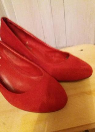 Женские туфли на каблуке классика.