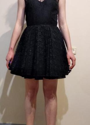 Платье чёрное с открытой спиной1 фото