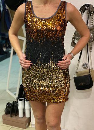 Сукня в паєтках