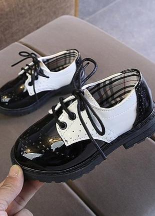 Лакові черевички для хлопчика
