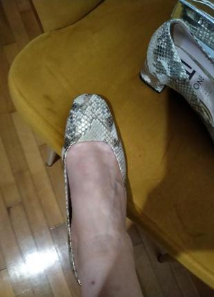Ошатні золоті шкіряні туфлі італія8 фото