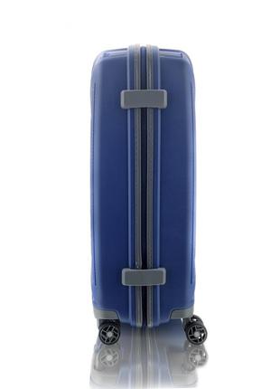 Дорожный средний чемодан пластиковый полипропилен snowball 84803 м на 4 двойных колесах синий6 фото