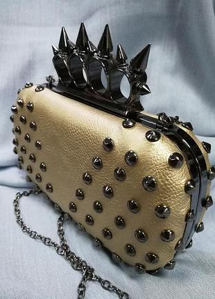 Золотистий Клатч з темно сріблястими шипами і кнопками