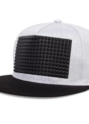 Кепка снепбек шипи з прямим козирком сіра, унісекс