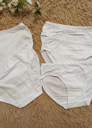 Біленькі трусики на 4-6роки