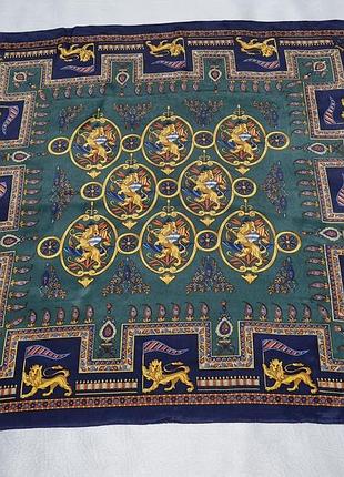 Красивый шелковый платок