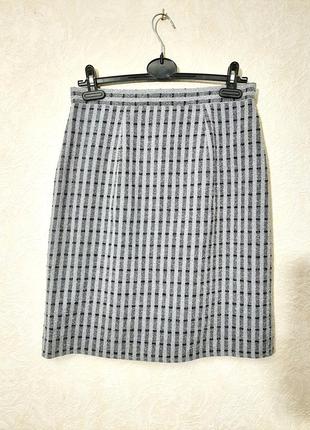 Красивая юбка прямая серая в полоску чёрные линии шлица подкладка женская повседневная классика офис1 фото
