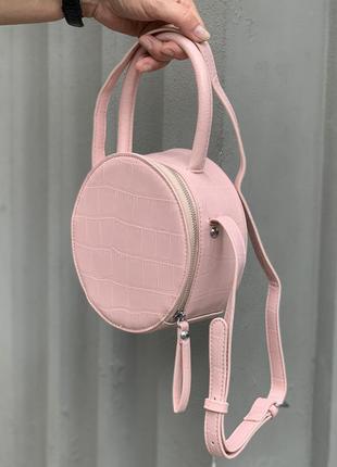 Жіноча класична кругла сумочка крос-боді через плече рептилія рожева2 фото
