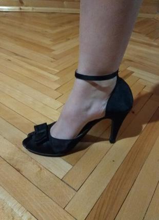 Красиві босоніжки