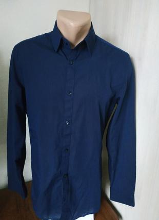 Стильна чоловіча сорочка темно-синього кольору h&m easy iron slim fit/мужская приталенная рубашка