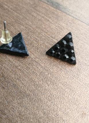 Сережки треугольники геометрия черные камни3 фото